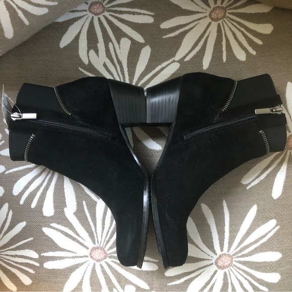 🖤 Suede Ankle Boot with Decorative Zipper Detail 🖤 - Picture 4 of 14